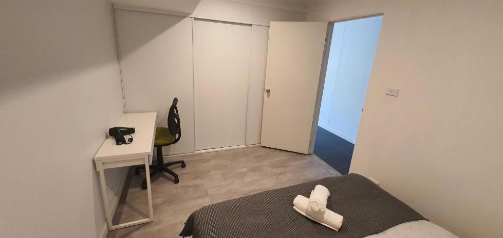 Dana-Cozy Studio With Shared Entry In The City Канберра Екстер'єр фото